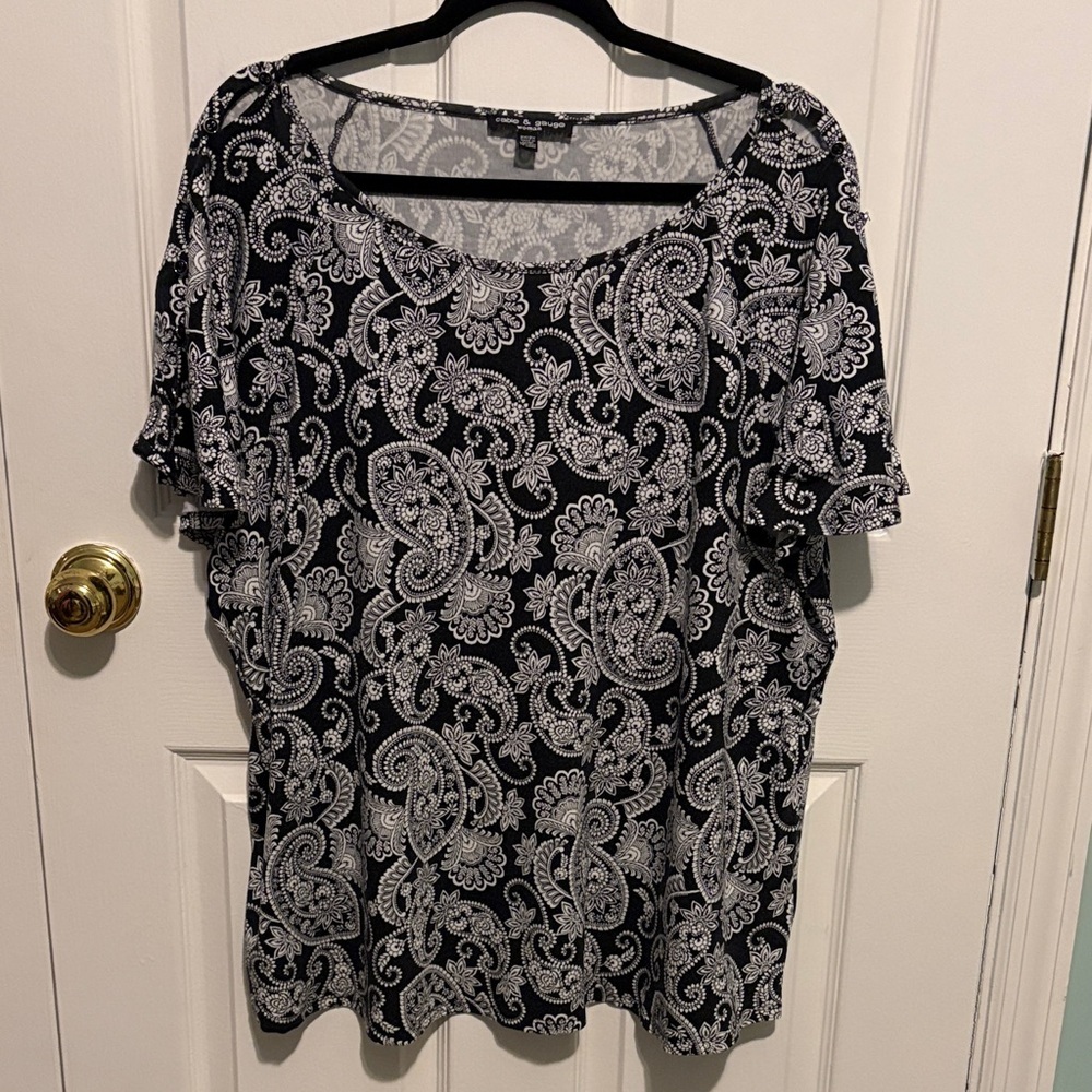 Cable & Gauge Black and White Paisley Blouse